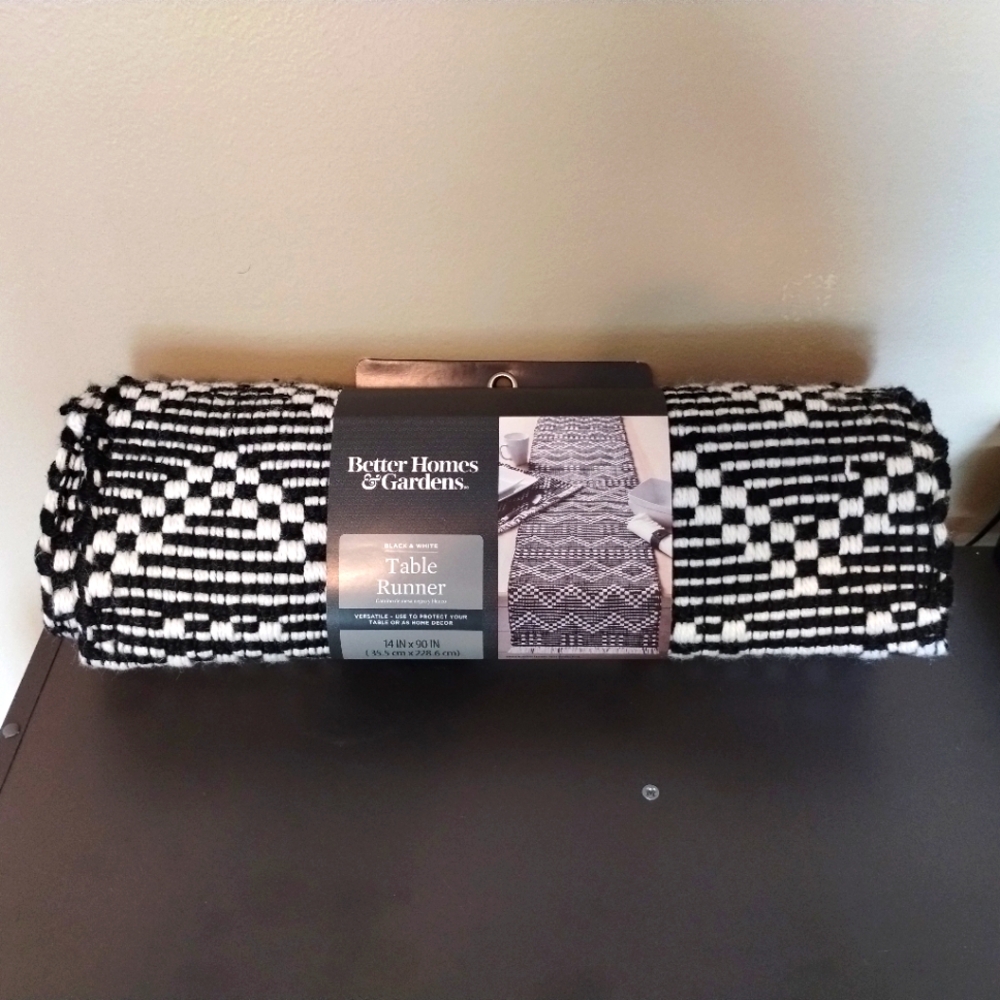 Better Homes & Garden Wisteria Runner, Black and White, 14"W x 90"L, NEW!